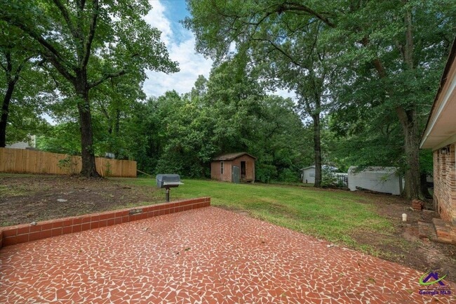 Building Photo - 308 Juniper Rd