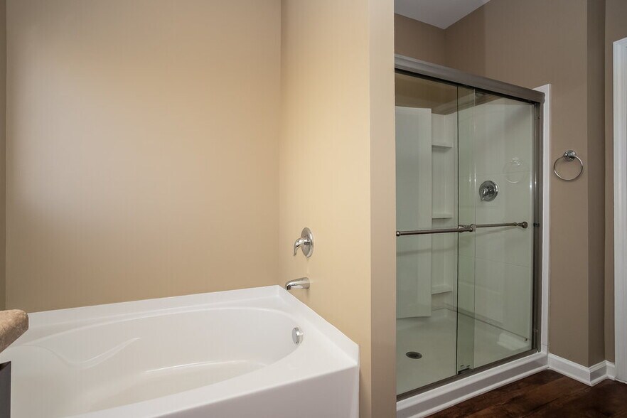 Building Photo - 107 Woodbridge Trl