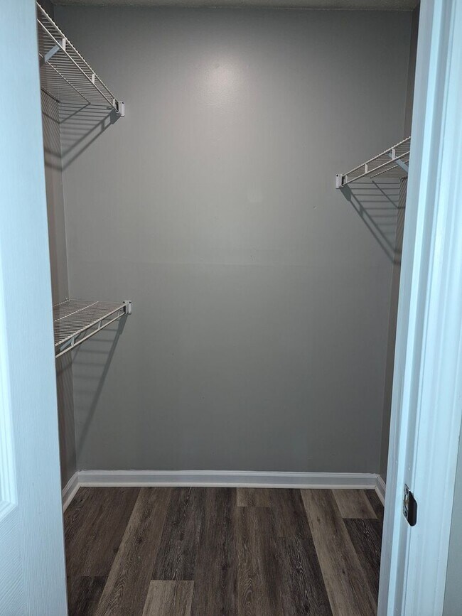 Building Photo - NEW LISTING!