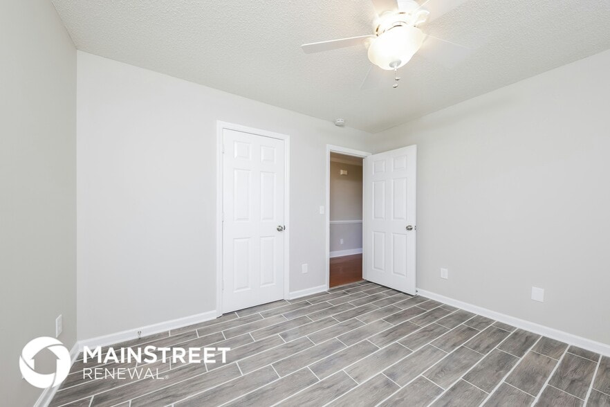 Building Photo - 4700 Seminole Ct