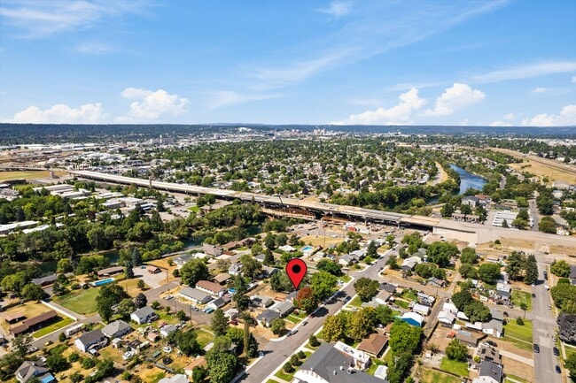 Building Photo - 4 Bedroom Northeast Spokane Home - Availab...