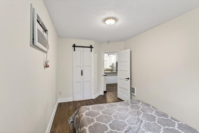 Building Photo - Newly Remodeled 2Bed 1Bath Townhome in Prior Lake!