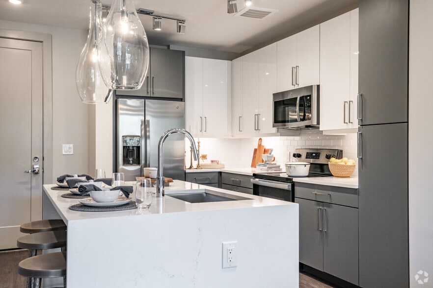 The Marlowe 1115 Town Creek Dr Austin TX 78741 Apartment Finder