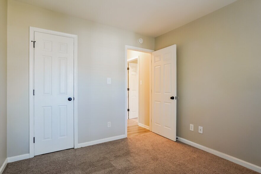 Building Photo - 1608 Maybrook Dr