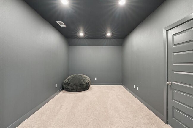 Building Photo - 515 Watershield Cv