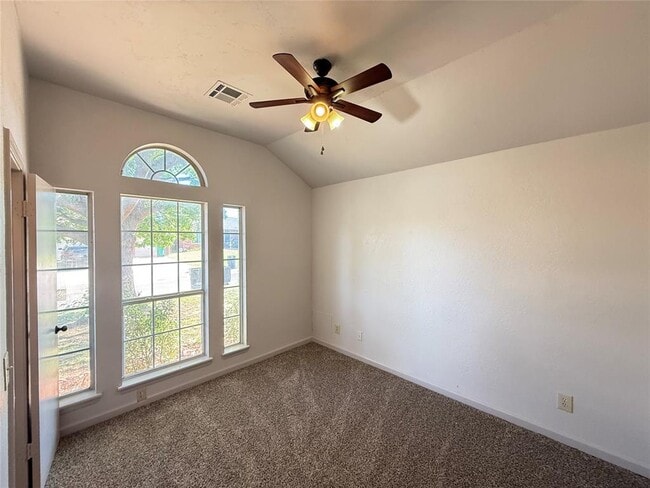 Building Photo - 528 NW 172nd Pl