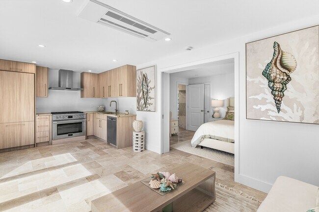 Building Photo - 306 Cordova Rd