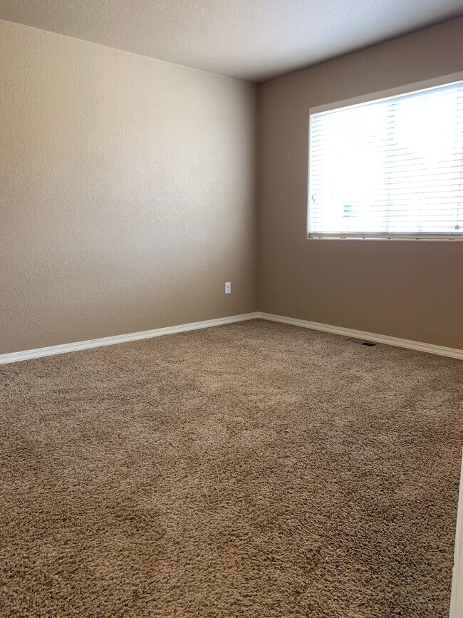 Building Photo - 1004 Diamond Rim Dr