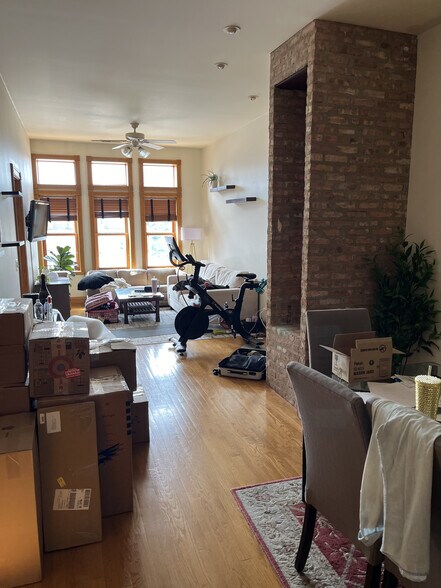 Building Photo - 1162 W Grand Ave