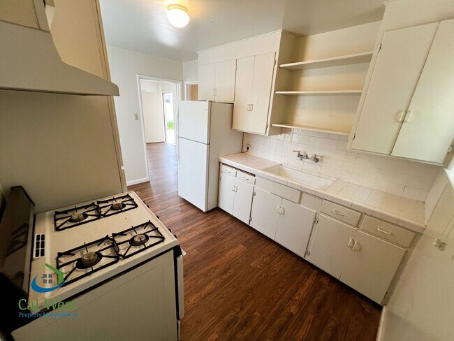 Building Photo - $2,595 - Darling 2 Bedroom 1 Bathroom Dupl...