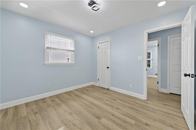 Building Photo - 1728 Wayland Cir NE