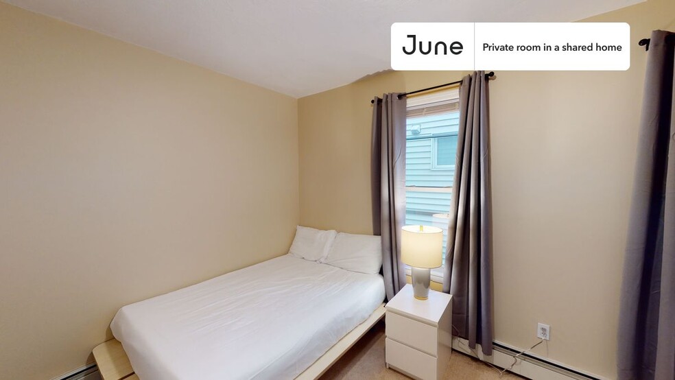 Primary Photo - Private bedroom in 3 bed/1 bath Home