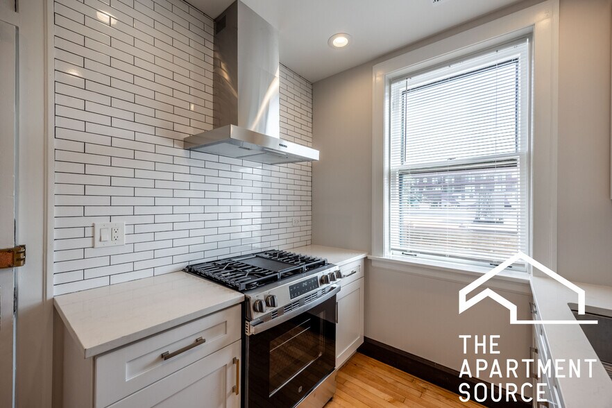 Building Photo - 6409 N Talman Ave