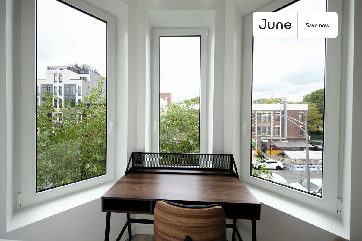 Building Photo - 624 E 17th St