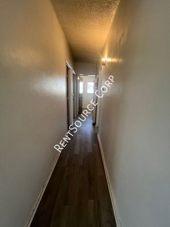 Building Photo - 1379 Riverside Dr