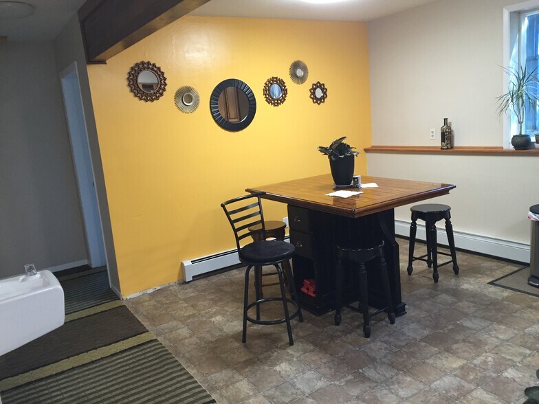 Building Photo - 2536 Forest Park Dr