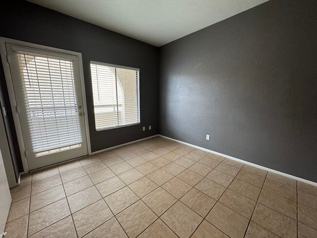 Building Photo - 11666 N 28th Dr