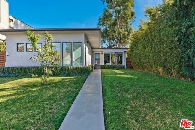 Building Photo - 1610 S Hayworth Ave