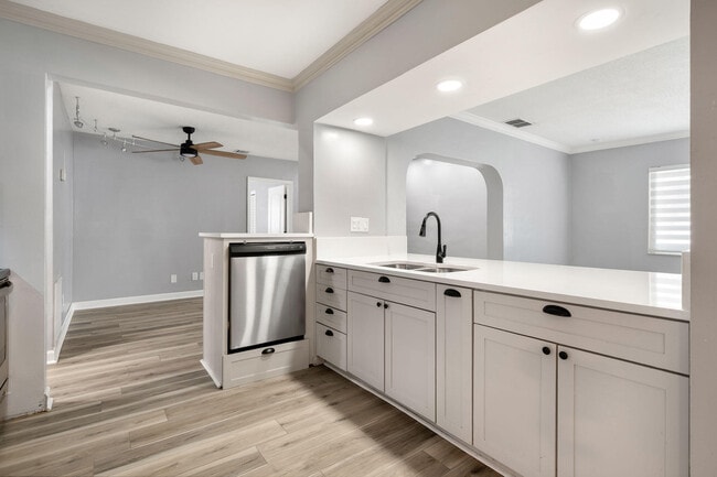 Building Photo - 1571 SW 13th Dr