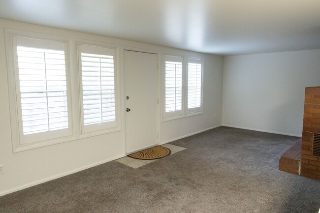 Building Photo - Ski season special, Month to month lease- ...