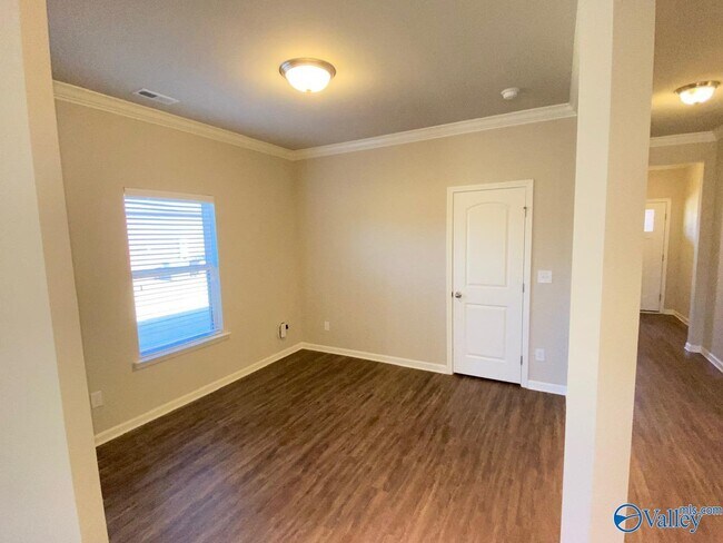 Building Photo - 609 Willow Crest Ln SW