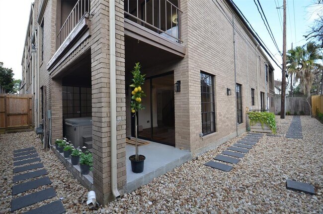 Building Photo - 1425 Nantucket Dr