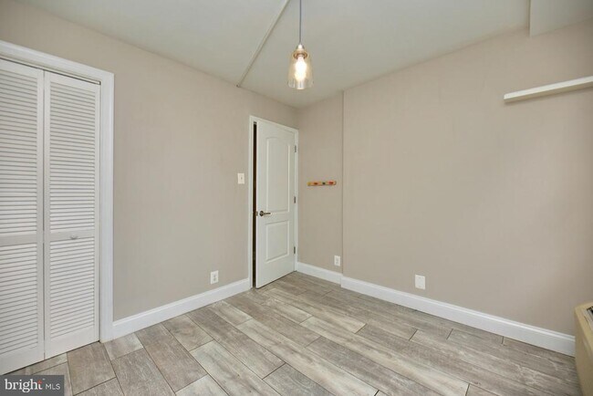 Building Photo - 2030 N Adams St