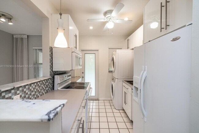Primary Photo - 1029 NE 113th St