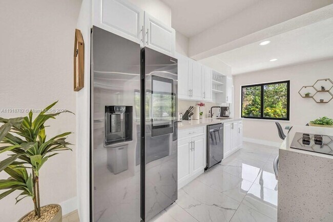 Building Photo - 305 NW 124th St