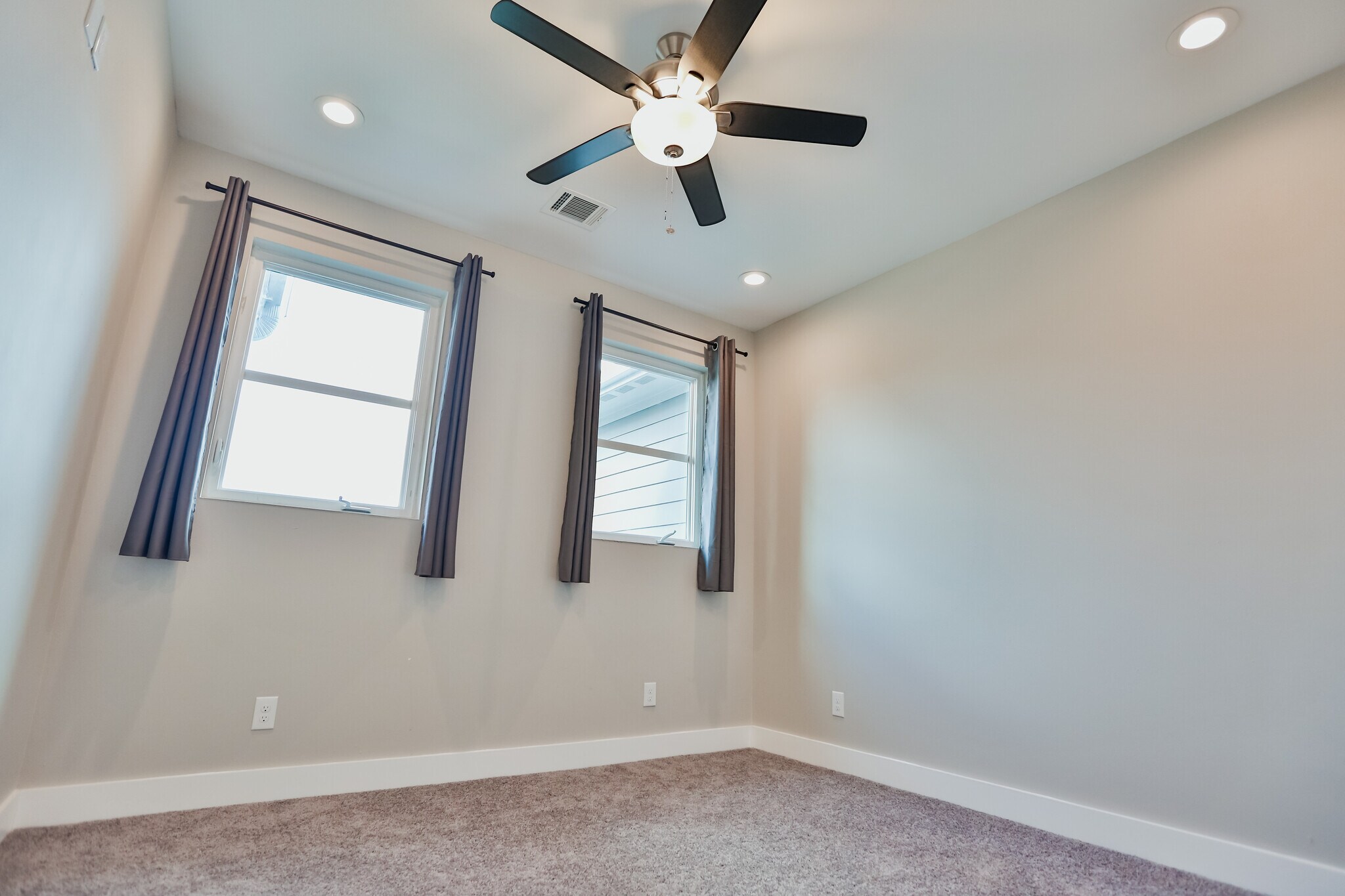 Building Photo - 3245 Dixie Dr