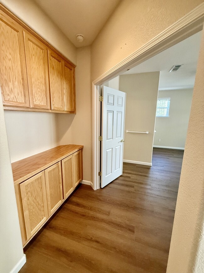 Building Photo - 596 Eskaton Cir