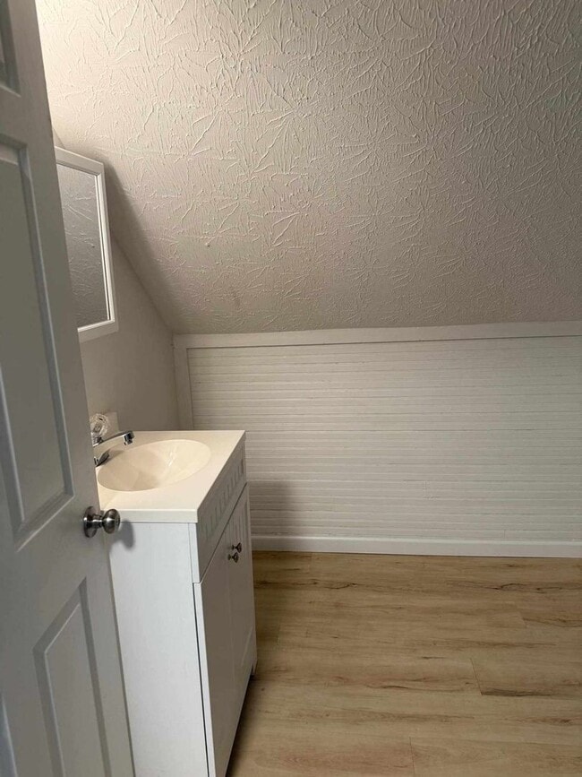 Building Photo - MASSIVE 4 bedroom, 2 bathroom house. RENOVATED