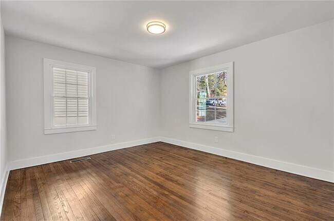 Building Photo - 1271 Lorenzo Dr SW