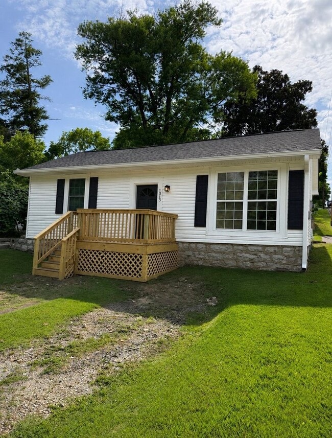 Building Photo - 1013 Riverside Dr