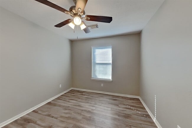 Building Photo - 17918 Seven Pines Dr