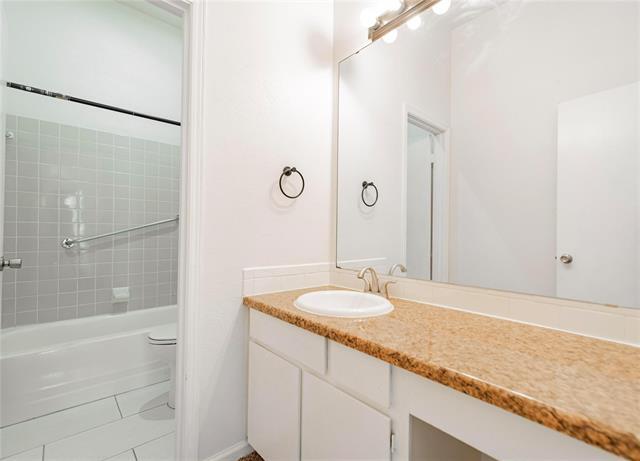 Building Photo - 10438 High Hollows Dr
