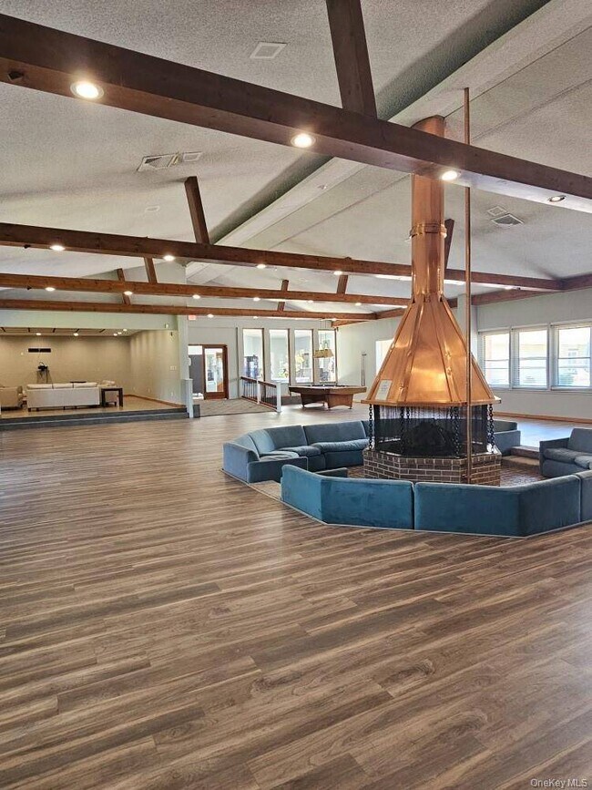 Building Photo - 109 Pointe Cir S
