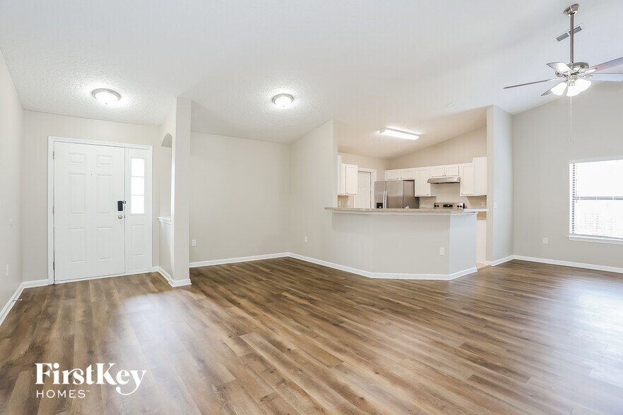 Building Photo - 8353 Longspur Ave