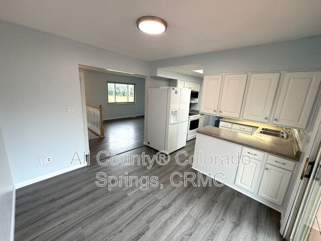 Building Photo - 1595 Luna Vista St