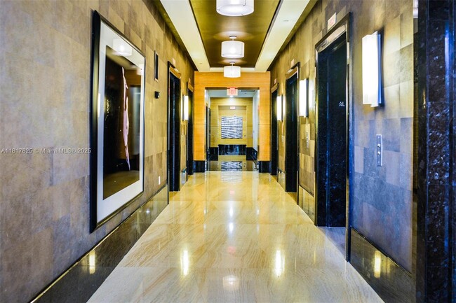 Building Photo - 950 Brickell Bay Dr