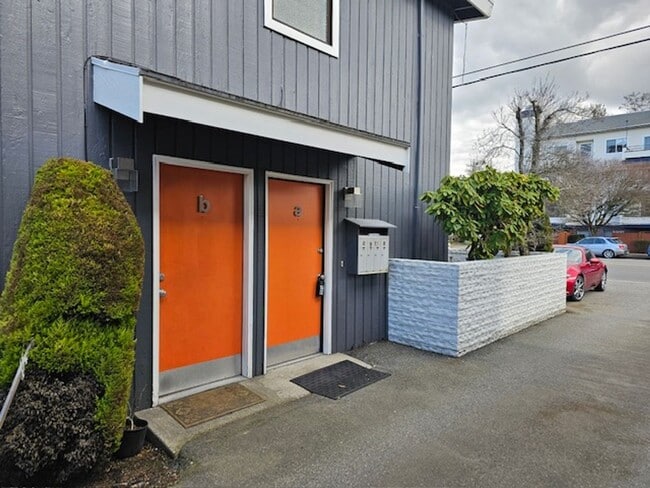 Building Photo - 12737 Greenwood Ave N