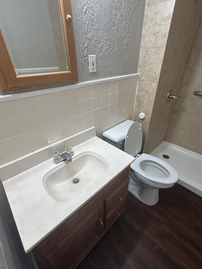 Building Photo - 815 SW H Ave