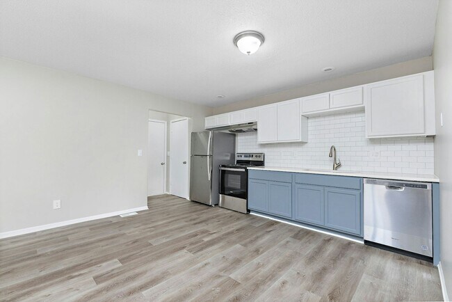 Building Photo - 7401 W 61st St