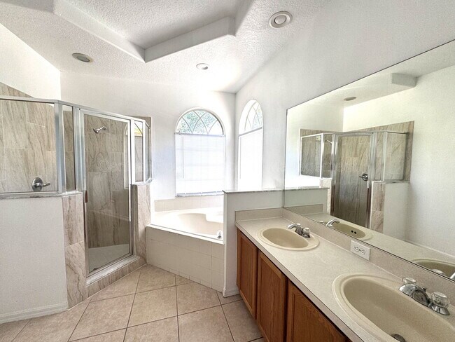 Building Photo - 14460 Huntcliff Park Way