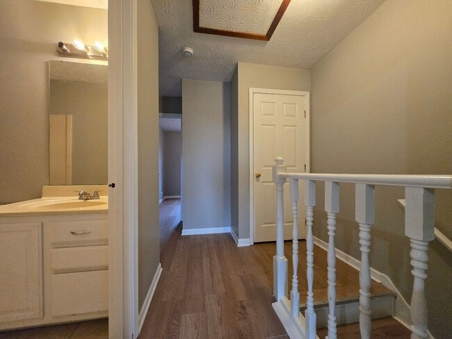 Building Photo - 3 Bedroom, 2.5 Bath Townhouse in Beavercreek!