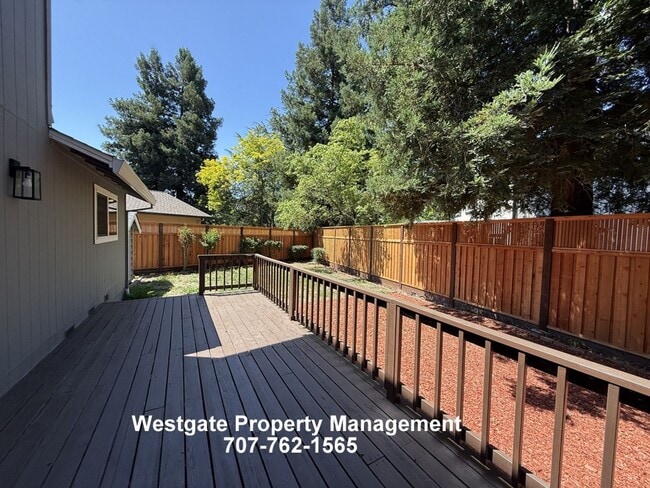 Building Photo - Beautifully updated 3-bedroom, 2.5-bath G Section Home - 3467 Gloria Court