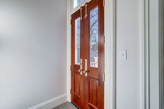 Building Photo - 2701 Cleinview Ave