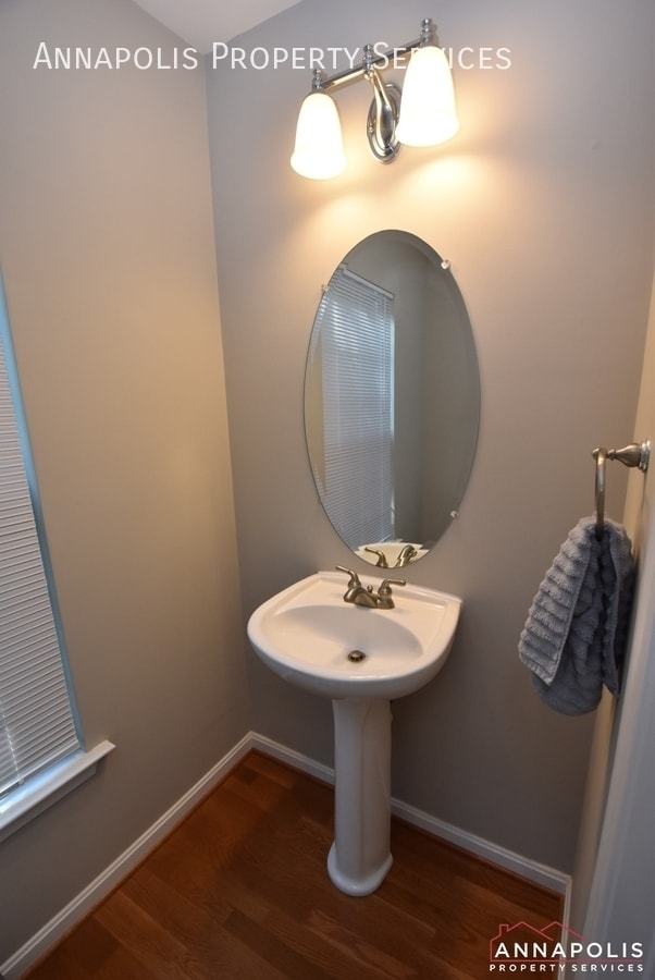Building Photo - 2140 Hideaway Ct
