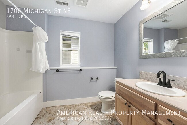 Building Photo - 1706 Michigan St NE