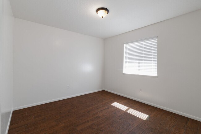 Building Photo - Beautiful Apple Valley Home